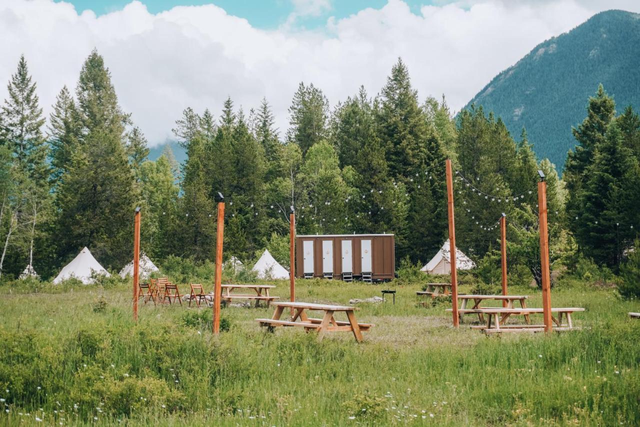 Wander Camp Glacier Hotel Coram Екстериор снимка